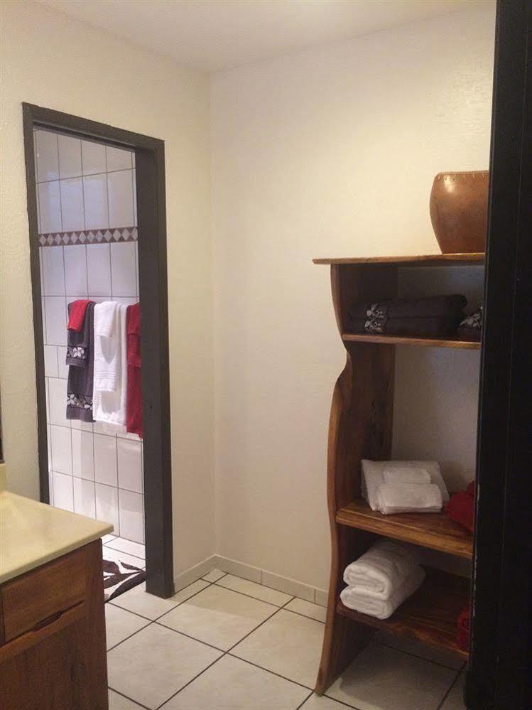 House Of Fountains Bed & Breakfast Lahaina Bagian luar foto